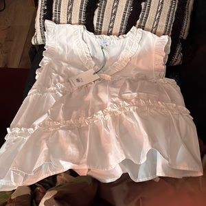 NWT: boutique white top size medium
